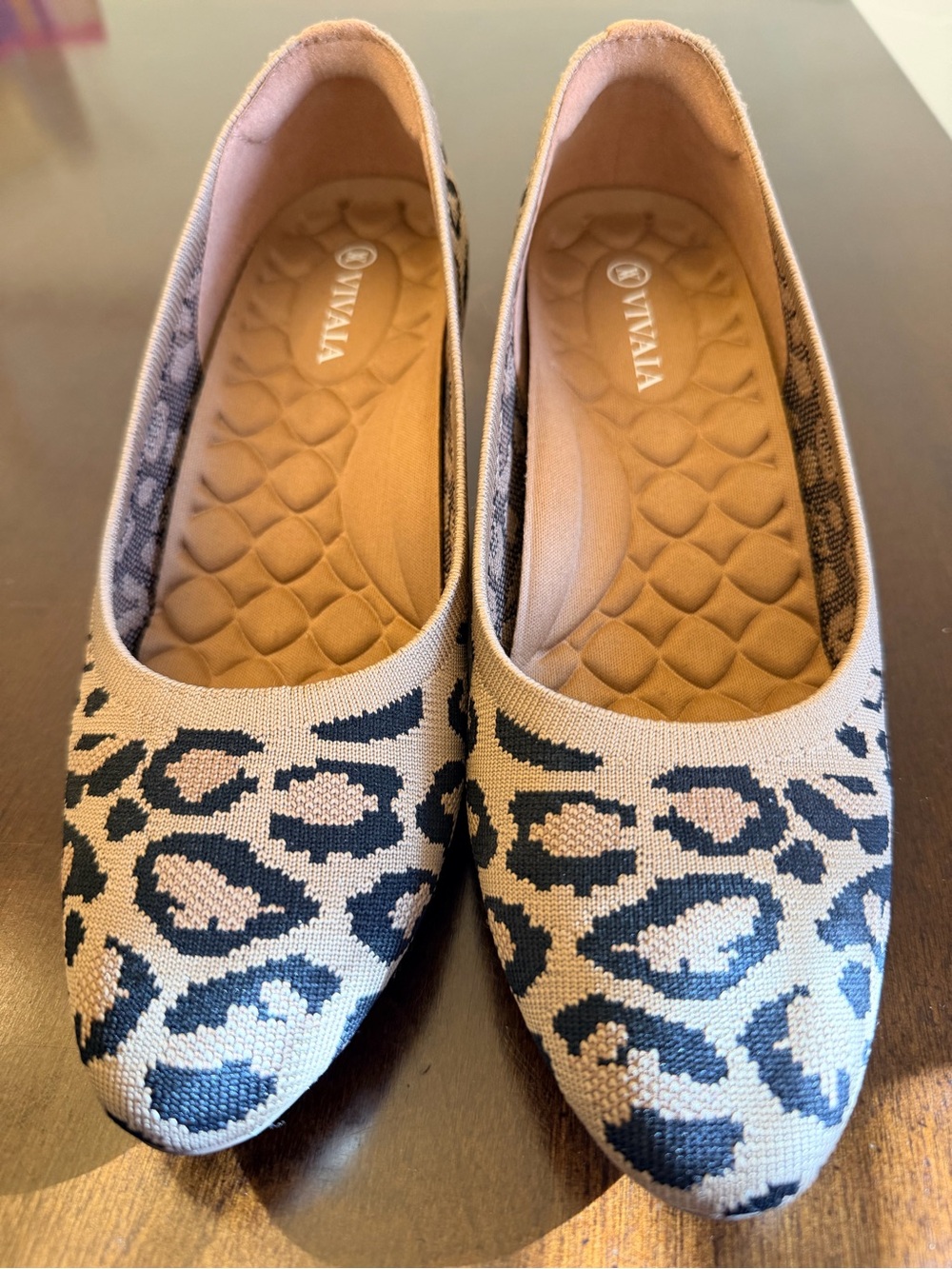 VIVAIA Women's Pointed-Toe Leopard Print Wedge
